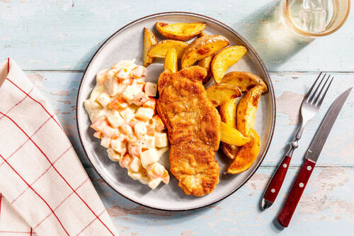 Schweineschnitzel mit Ofenkartoffeln und Sellerie-Möhren-Gemüse