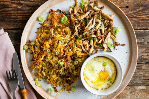 Special: Œufs cocotte mit Trüffelöl dazu gebratene Austernpilze und Rösti