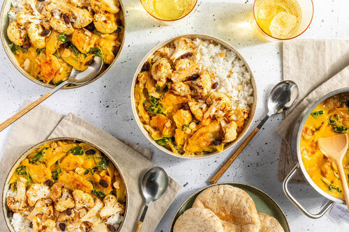 Veganes Hähnchen-Korma mit Reis, Vollkornpita und Spinat