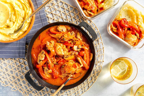 Geschmortes Pollo Cacciatore mit Kapern dazu cremiges Kartoffelpüree