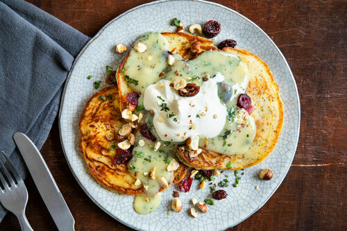Special: Russische Ricottaküchlein mit Cranberrys und feiner Schokoladensauce