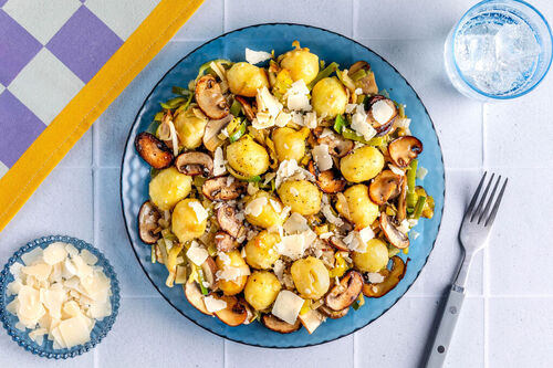 Käse-Gnocchi mit Champignons in würziger Miso-Lauch-Sauce