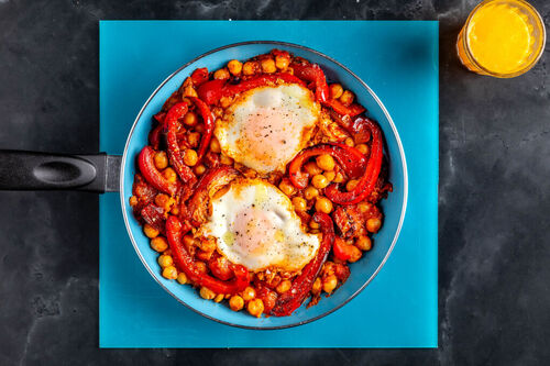 Schnelle Shakshuka mit Ei und Kichererbsen