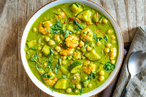 Grünes Garnelen-Kichererbsen-Curry Low Carb mit Zucchini und Spinat