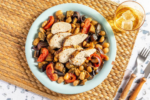 Bio-Hähnchenfilet aus dem Ofen mit mediterranem Auberginen-Bohnen-Gemüse