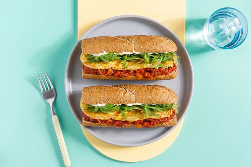 Frittata-Baguette mit Rucola und Tomaten-Oliven-Pesto