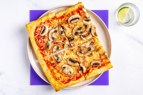 RS Pizza funghi mit Tomatensauce und Gouda