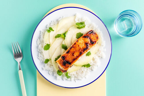 Bang-Bang-Lachs aus dem Ofen mit Kohlrabisalat auf Jasminreis
