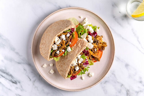 Pulled Mushroom Sandwich mit Käse und Salat