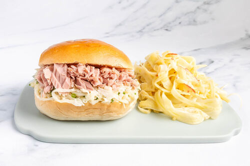 Thunfischburger mit Sauerkraut-Slaw dazu knackiger Fenchel-Apfel-Salat
