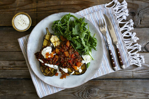 Marokkanische Aubergine mit grünen Linsen, Rucola und Joghurt