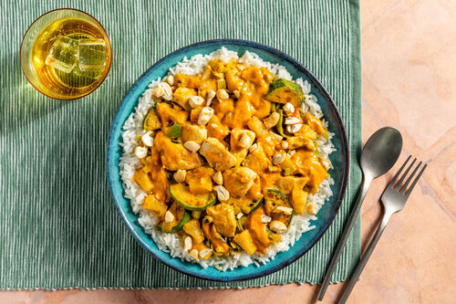 Mildes Ananas-Hähnchen-Curry mit Lauch und Jasminreis