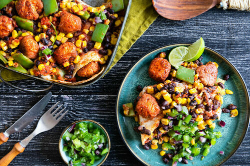 Tortilla-Hackbällchen-Auflauf vegan mexikanische Art mit Paprika-Bohnen-Gemüse