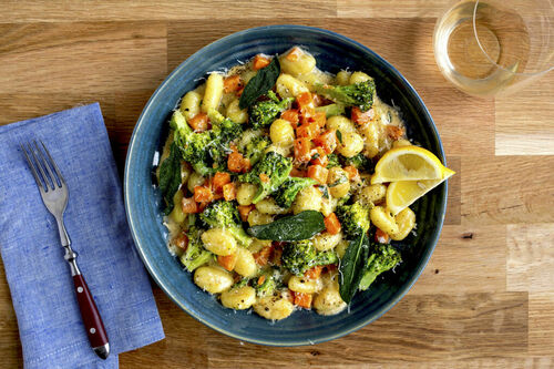 Gnocchi in Salbei-Sahnesauce mit Brokkoli und Süßkartoffeln