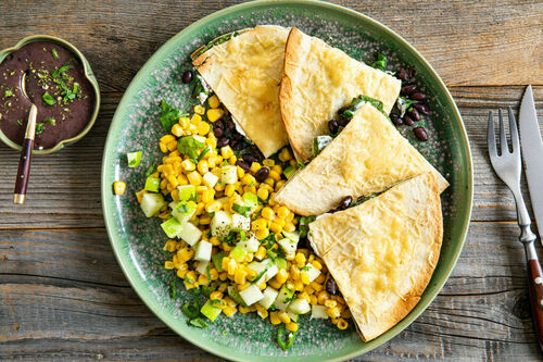 Quesadillas mit Ziegenkäse und Bohnen dazu Apfel-Mais-Salsa