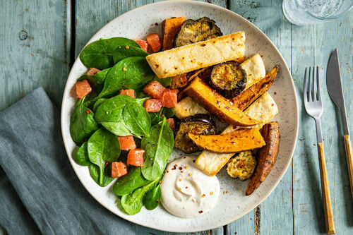 Aubergine & Süßkartoffel mit Fetacreme und Grapefruit-Spinat-Salat
