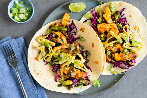 Hähnchentacos „Moo shu“-Style mit Omelettstreifen und Rotkohlsalat