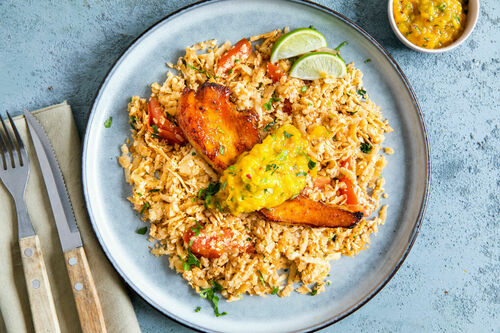 Knusprig-süßer Schweinebauch mit Blumenkohlreis und Mangosalsa