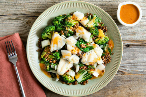 Kabeljau mit würziger Miso-Ingwer-Sauce dazu Brokkoli-Linsen-Gemüse und Pak Choi