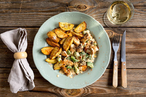 Hähnchen in cremiger Senfsauce mit knusprigen Ofenkartoffeln