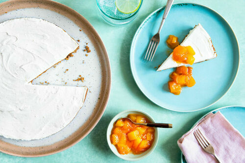 Special: Mascarpone-Cheesecake mit Aprikosen-Pfirsich-Kompott