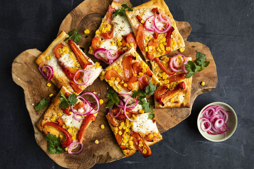 Würzige BBQ-Pizza mit gegrillter Paprika und Mais
