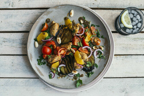 Toskanischer Brotsalat mit Orange und Aubergine