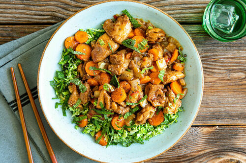 Hähnchen mit Zitronengras & Tamarinde Low Carb mit Brokkolireis und Minze