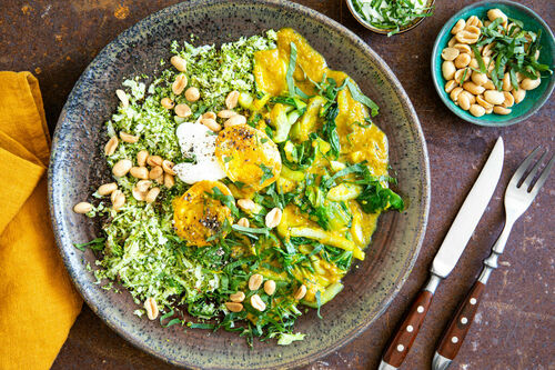 Curry mit Pak Choi und hart gekochtem Ei Low Carb mit Brokkolireis