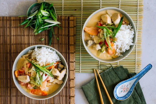 Asiatische Hähnchensuppe mit Champignons, Erdnuss und Kokosmilch