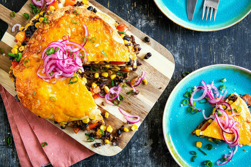 Tortilla-Gemüse-Torte mit BBQ-Rinderhack überbacken mit Cheddar