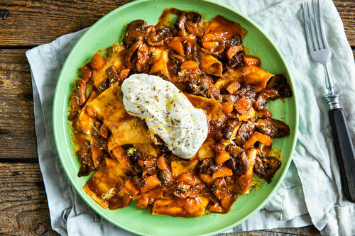 Champignonragout mit frischen Nudeln und zitronigem Ricotta
