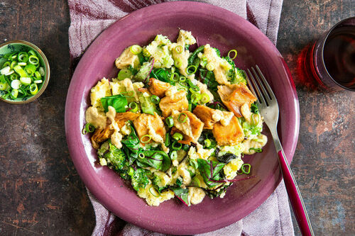 Vegane Hähnchenschnetzel auf Stamppot mit Brokkoli und Babymangold