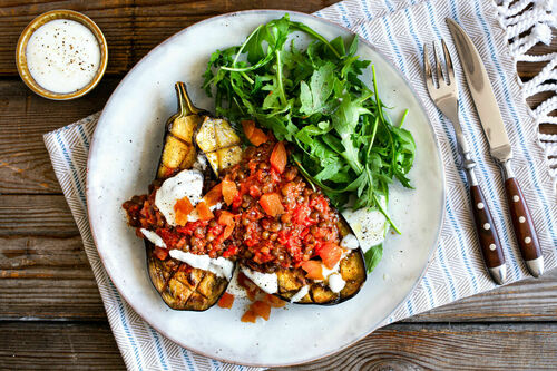 Marokkanische Aubergine mit Linsen, Rucola und Joghurt