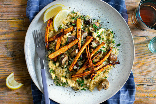 Champignonrisotto mit Pastinake verfeinert mit veganem Käse und Petersilie