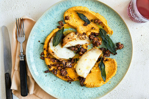 Winterspecial: Sellerie auf Kürbispüree mit Blauschimmelkäse, Salbei und Nüssen