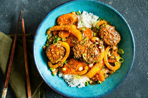 Teriyaki-Schweinefilet mit buntem Sesam-Gemüse und Reis