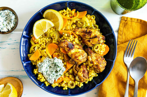 Chicken Wings orientalische Art auf Perlencouscous mit Feta-Minze-Topping