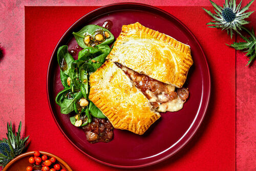 Special: Camembert in Blätterteig dazu Spinatsalat mit Haselnüssen