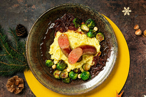 Special: Rindswurst mit Rosenkohl und getrüffeltem Kartoffel-Pastinaken-Püree